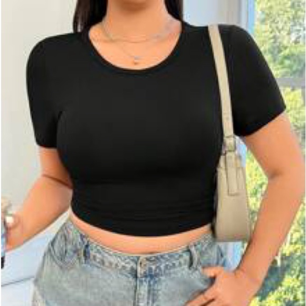 T78 NWT SOLY HUX Women's Short Sleeve Round Neck Slim Fit Crop Top - Size: Small